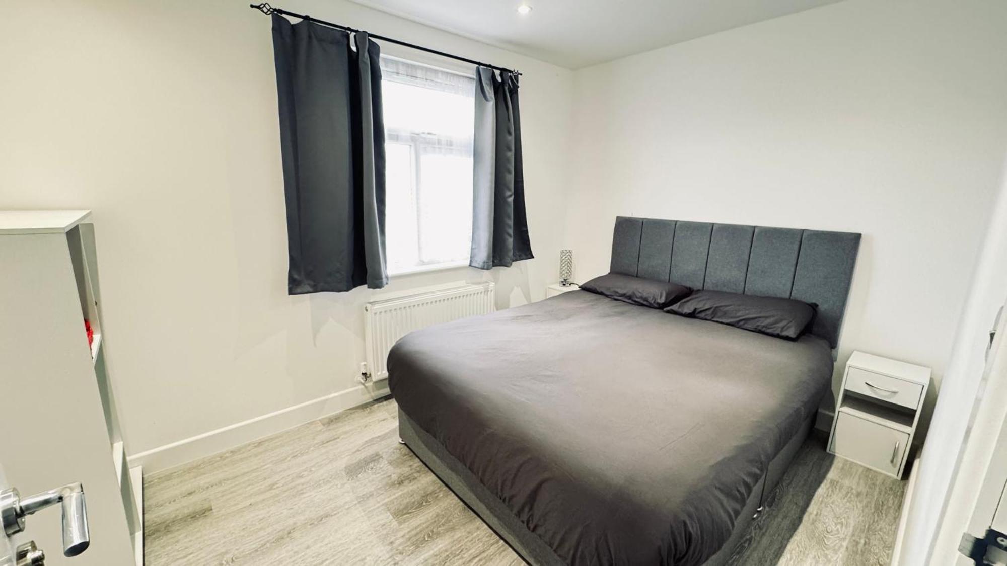 Flat 3 - 24 Cliff Road * Cromer
