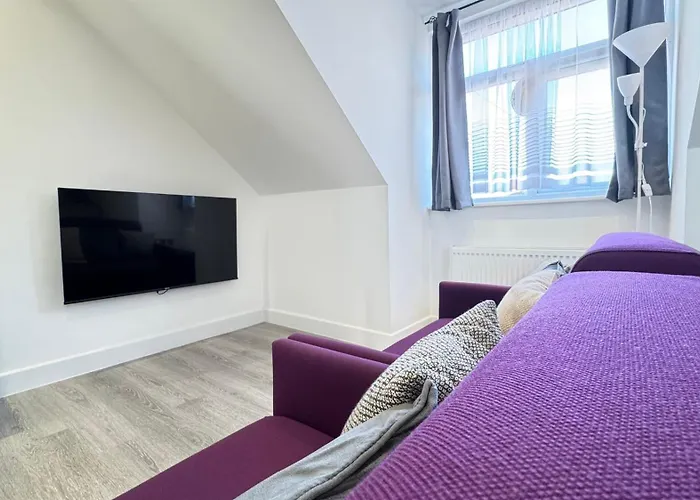 Flat 3 - 24 Cliff Road