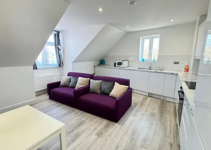 Flat 3 - 24 Cliff Road