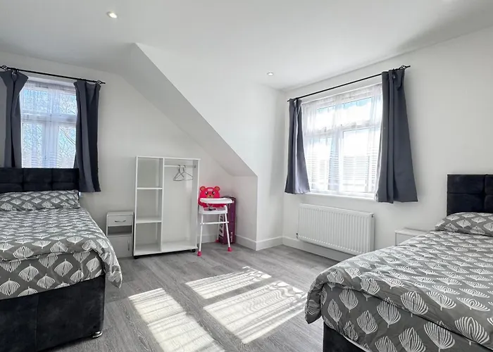 Flat 3 - 24 Cliff Road