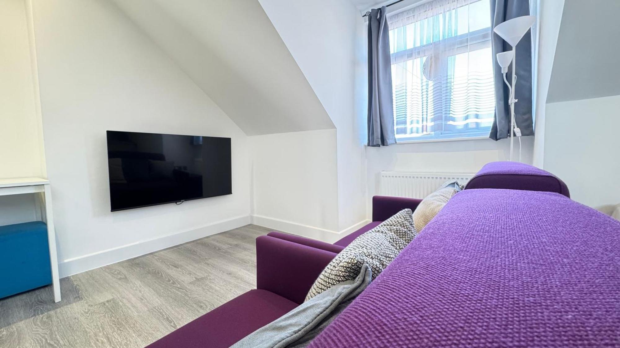 Flat 3 - 24 Cliff Road *